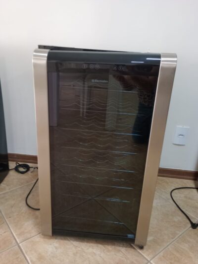 05 – ADEGA ELECTROLUX